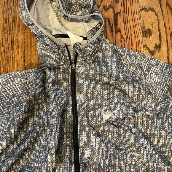Nike Running Gray Jacket Knit Pattern Lightweight - Picture 4 of 5